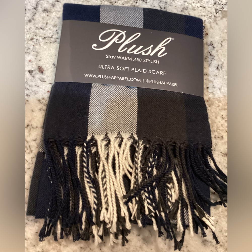 Plush Apparel Ultra Soft Plaid Scarf 🌟 NWT